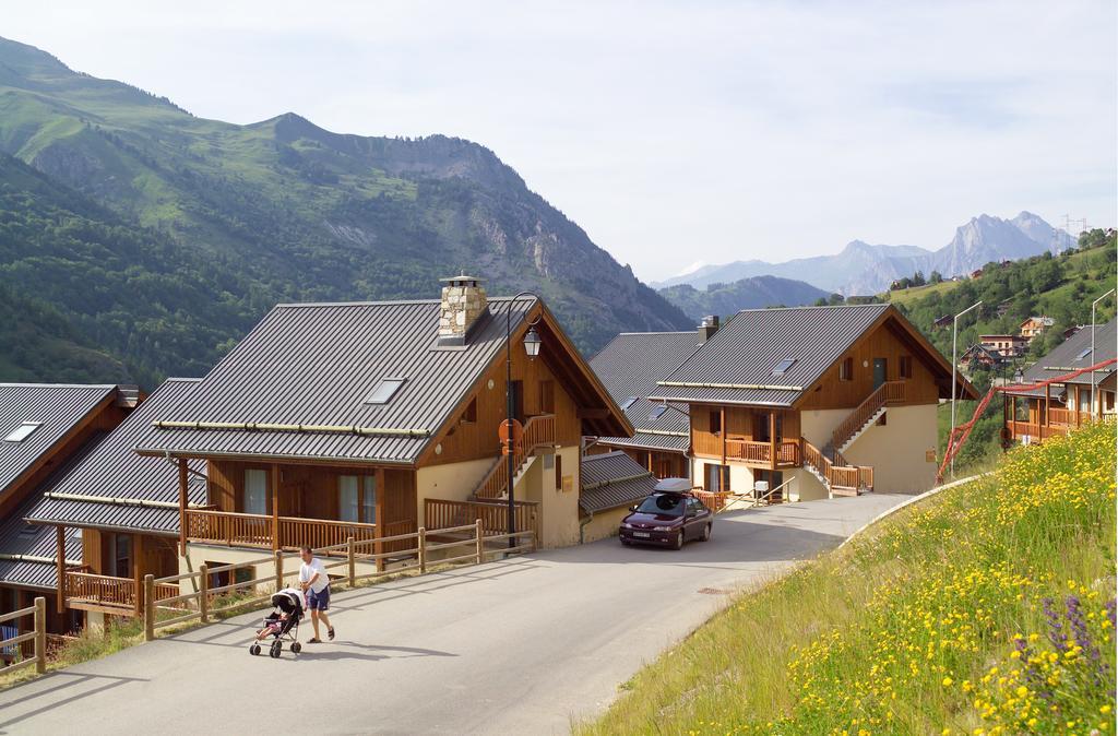 Residence Odalys Le Hameau Et Les Chalets De La Vallee D'Or Валоар Екстериор снимка